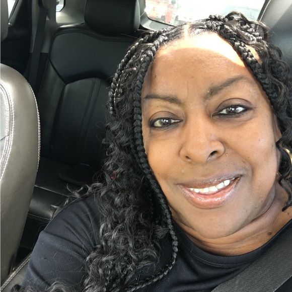 Meet your Posher, Melissa - Picture 4 of 5